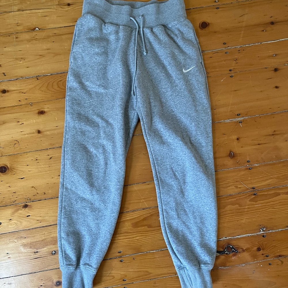 Nike Size M Gray Jogger Pants